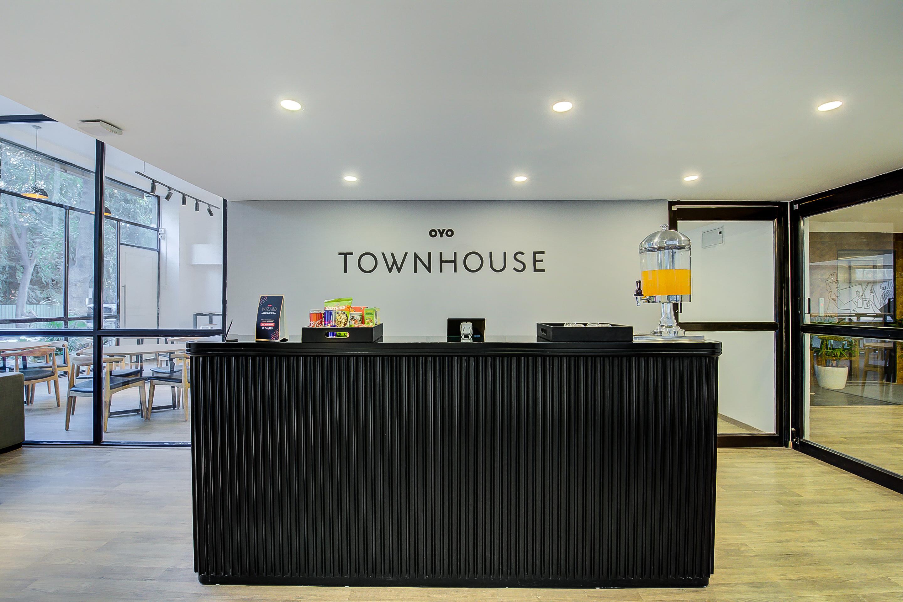Oyo Townhouse 59 Magarpatta Hotel