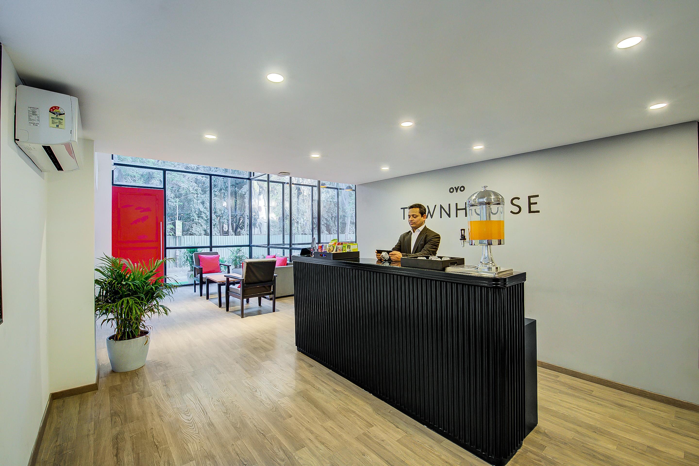 Oyo Townhouse 59 Magarpatta Hotel Pune